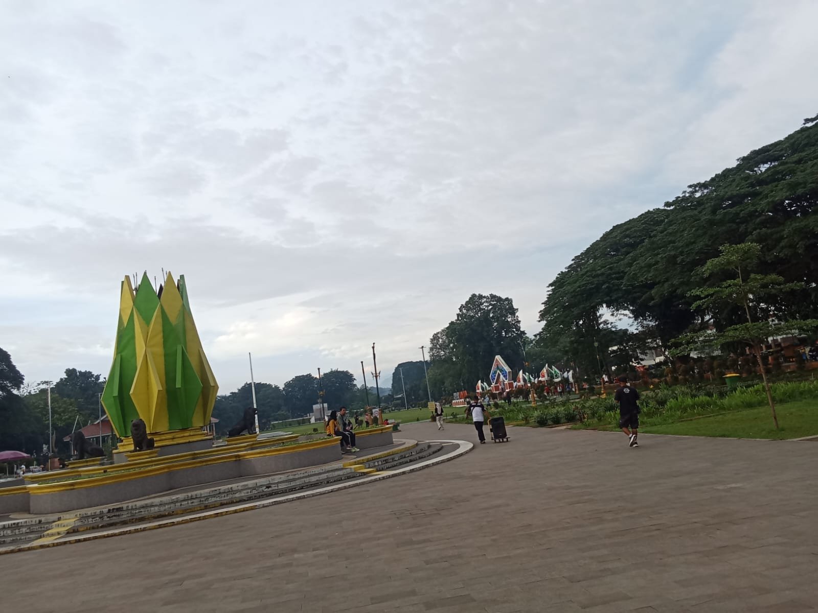 Alun – alun Jadi Spot Ngabuburit yang Paling Sering Dikunjungi, Warga : Harus Rutin Gelar Acara Bernuansa Keagamaan