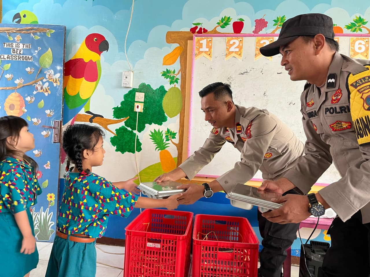 Kapolsek Kota Kisaran Monitoring Penyaluran Program Makanan Bergizi Gratis di TK Kemala Bhayangkari 08 Asahan