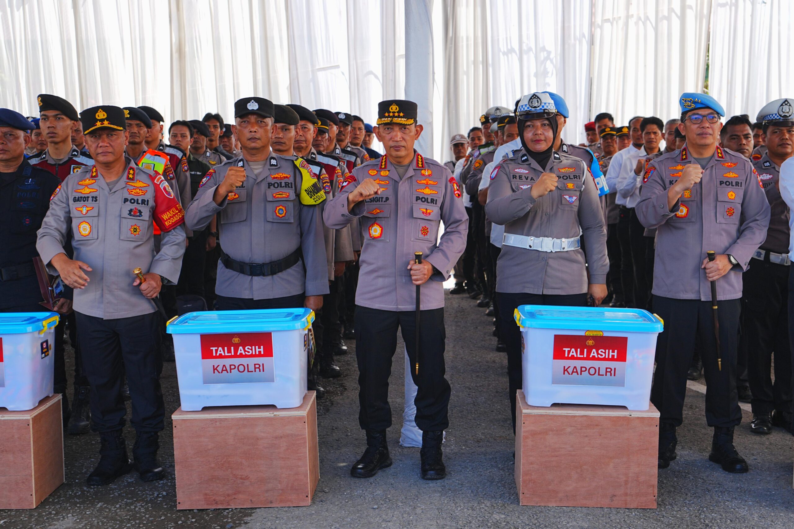 Kapolri Beri Motivasi dan Aspirasi kepada Anggota Polri Terdampak Bencana di Sumbar