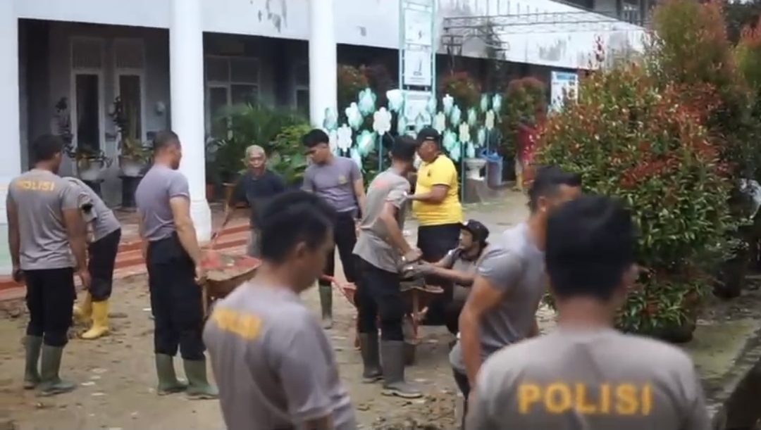 Komitmen Pemulihan Pascabencana, Polri Pastikan SMPN 2 Langsa Siap Digunakan Kembali